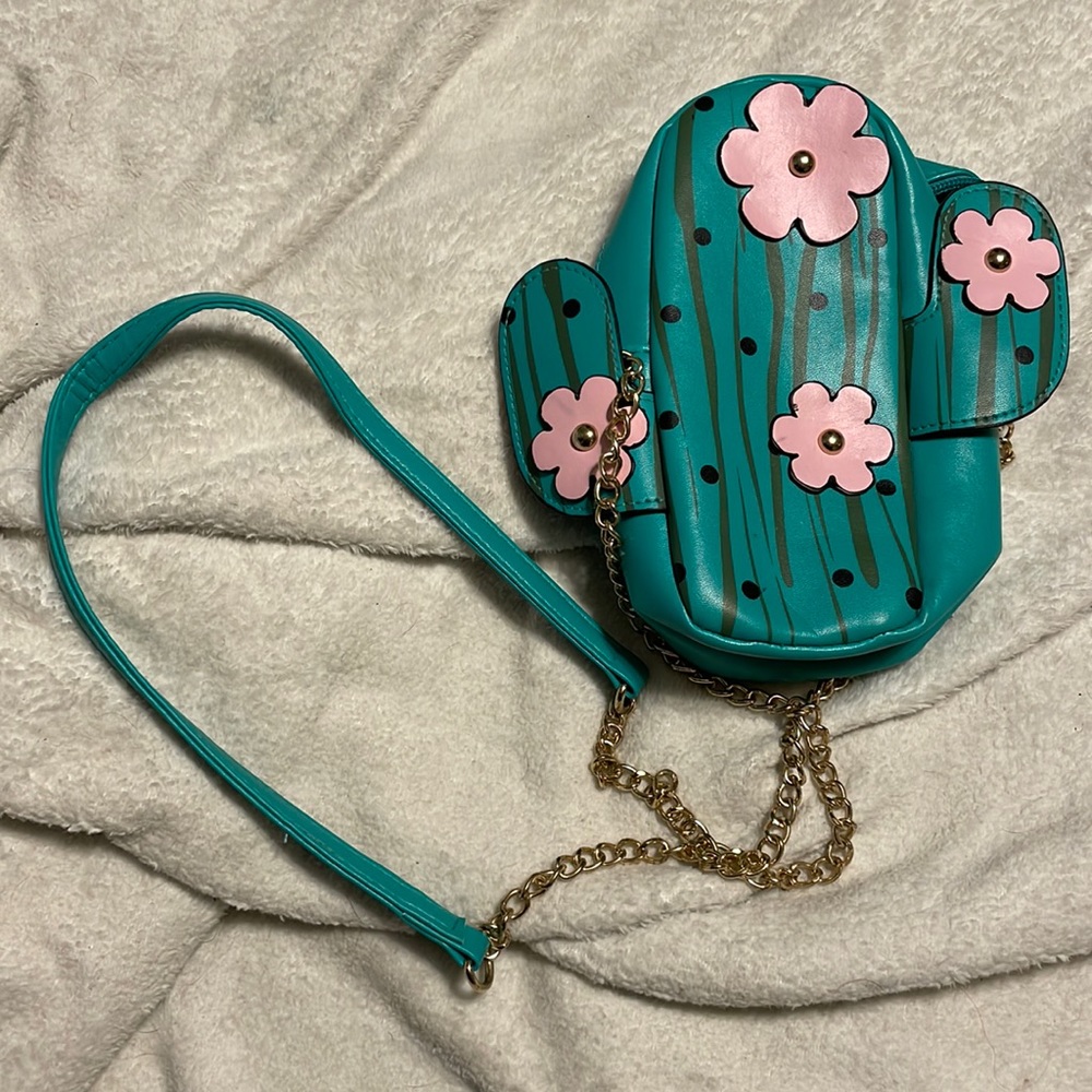 Olivia Miller handbag collection cactus purse with chain strap, GUC